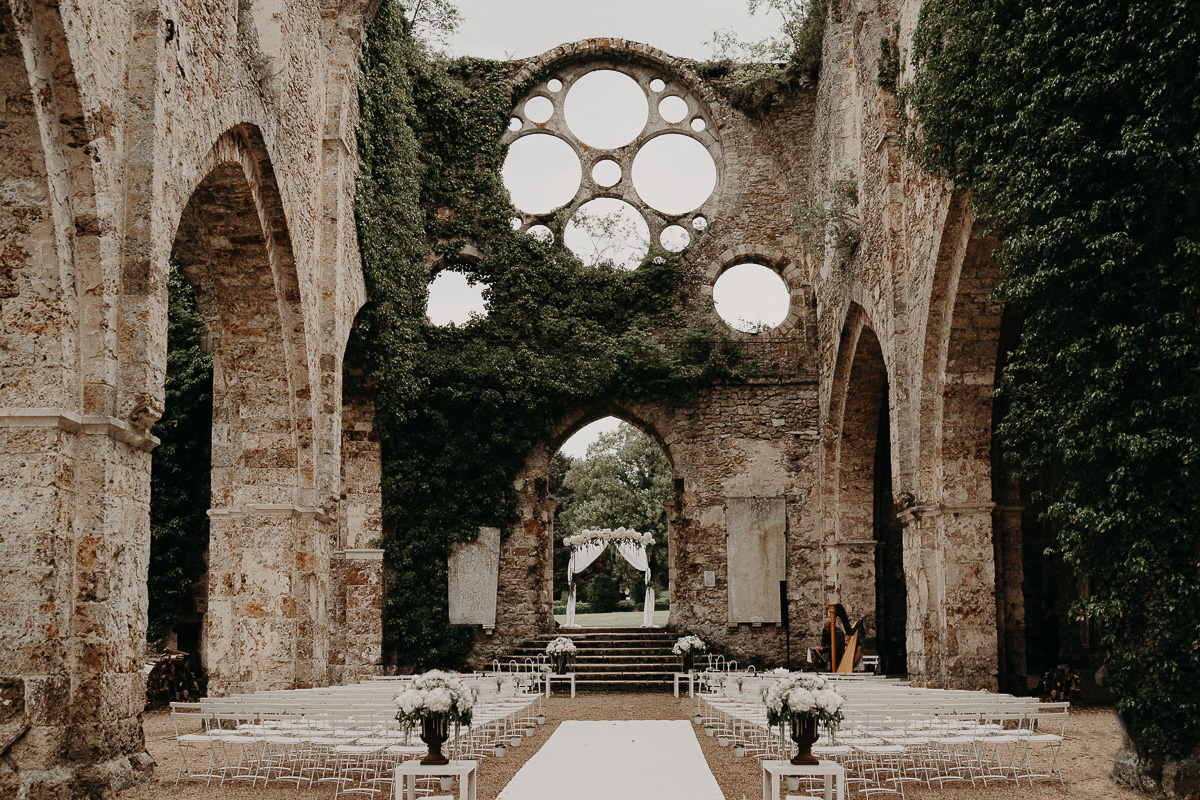 laurene and the wolf abbaye des vaux de cernay 153 - Top 10 des plus beaux lieux pour votre mariage en France