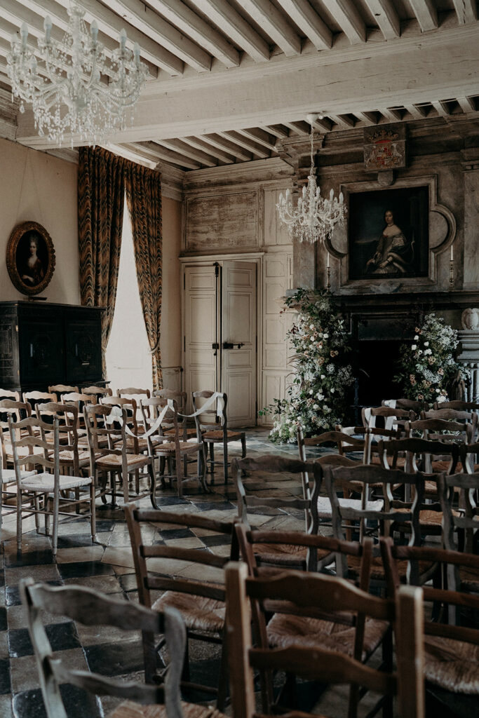 KP LaureneAndTheWolf 42 683x1024 - Chateau de Saint-Loup-sur-Thouet : Le mariage végétal et minimaliste de Kim & Piers
