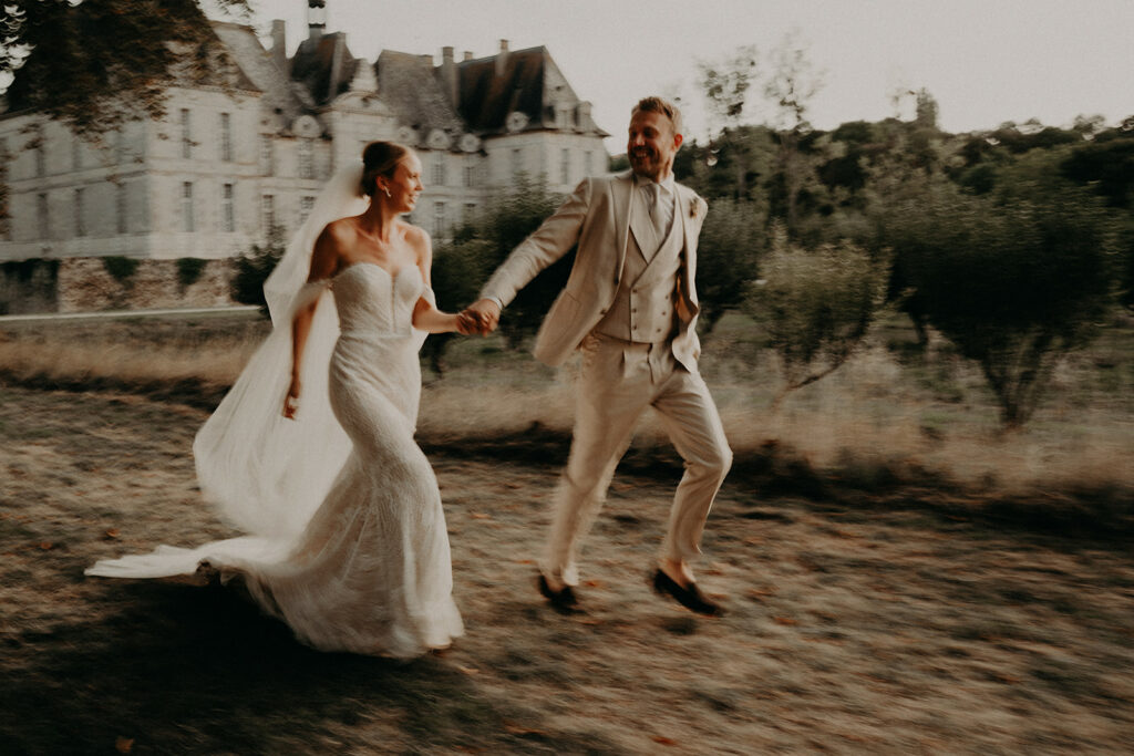 KP LaureneAndTheWolf 503 1024x683 - Chateau de Saint-Loup-sur-Thouet : Le mariage végétal et minimaliste de Kim & Piers