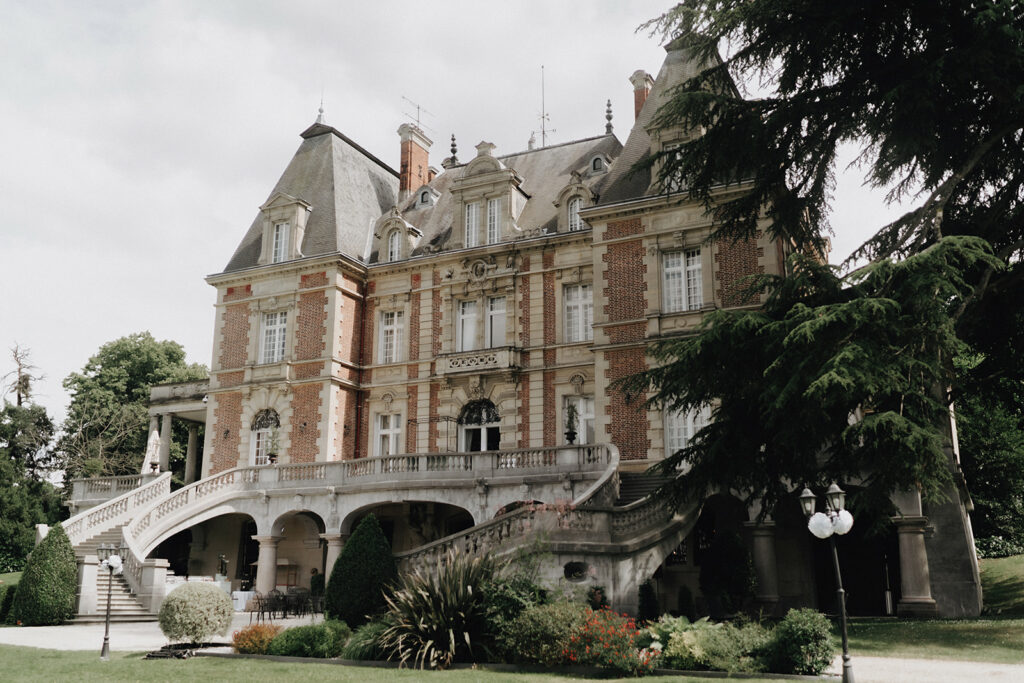 CLJOxLATW 162 1024x683 - Capturer l'Élégance d'un Mariage Haut de Gamme : Votre Photographe de Mariage en Région Parisienne et en Europe